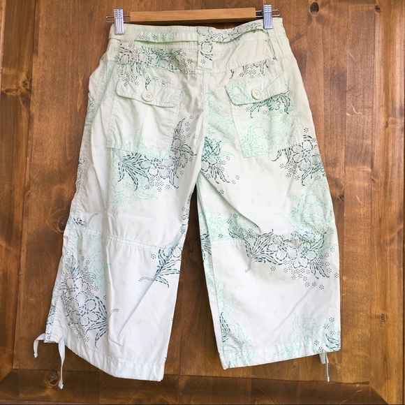 Women's size 2 Bermuda shorts 🌼 - Picture 2 of 3